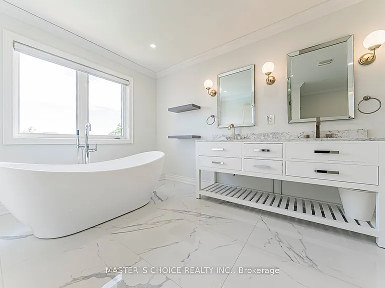 2357 Rideau Dr — Photo 33