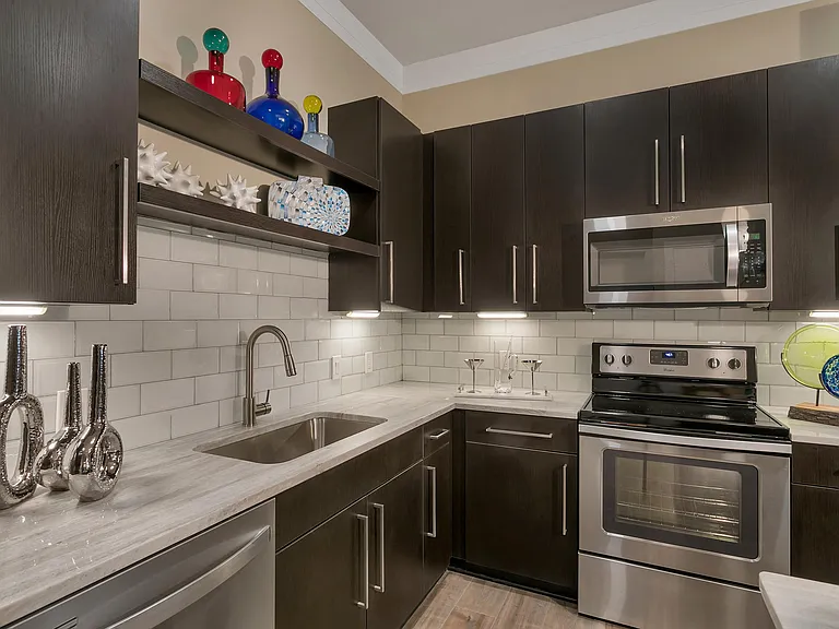 Aster Apartments — Photo 19
