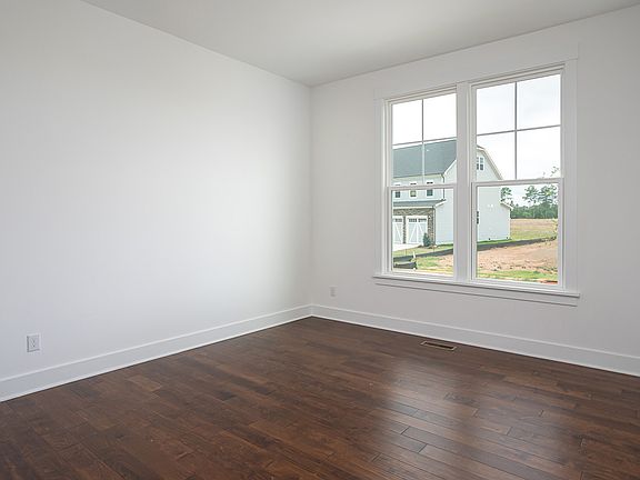 3rd image of 109 Treeline Ct