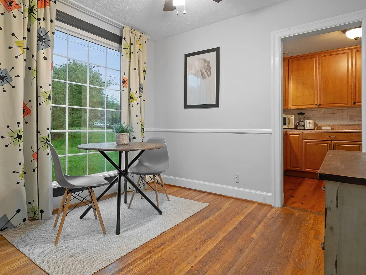 3 bed, 2.0 bath, 2358 sqft, $1,950 — Photo 4