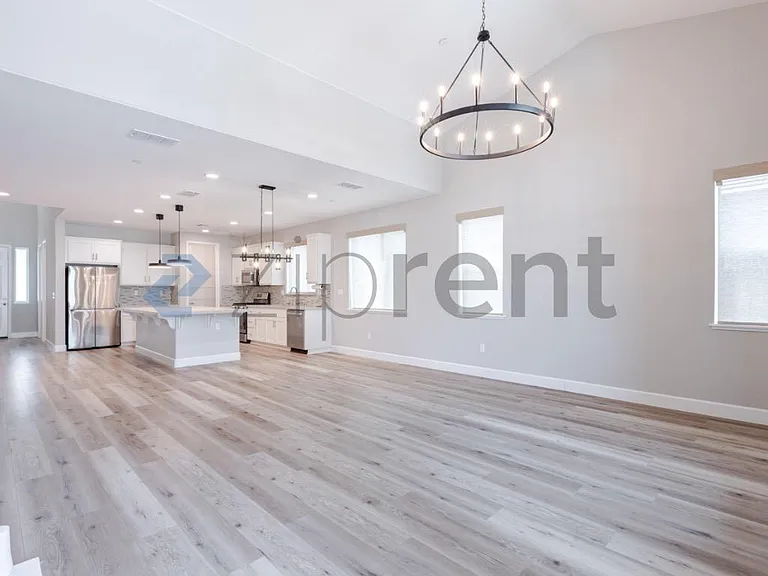 2776 Elderberry St — Photo 17