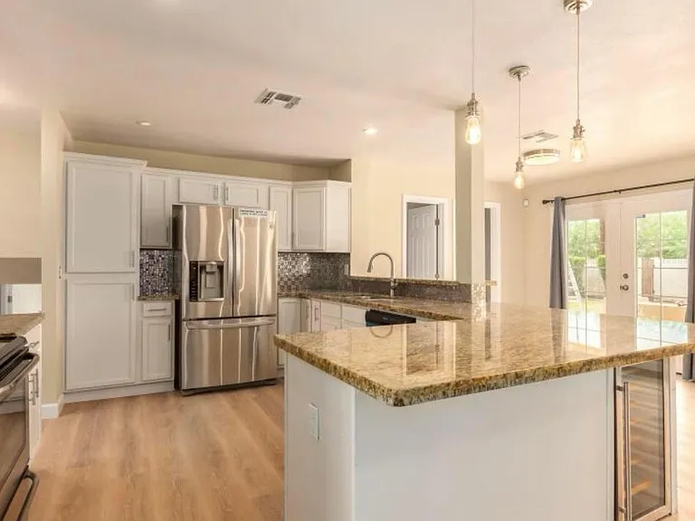 919 E La Jolla Dr — Photo 6