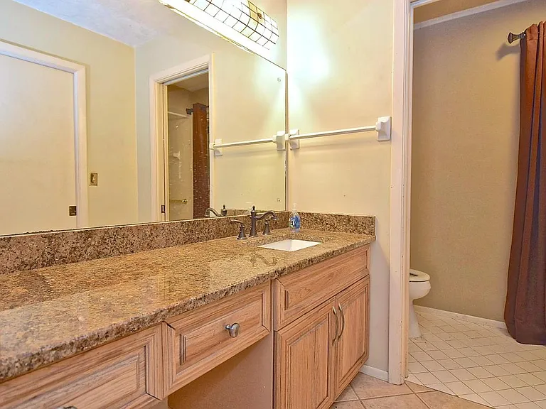 1876 Riviera Cir — Photo 8