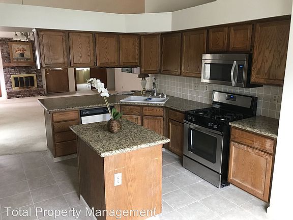 3rd image of 1041 N Oakwood Ct