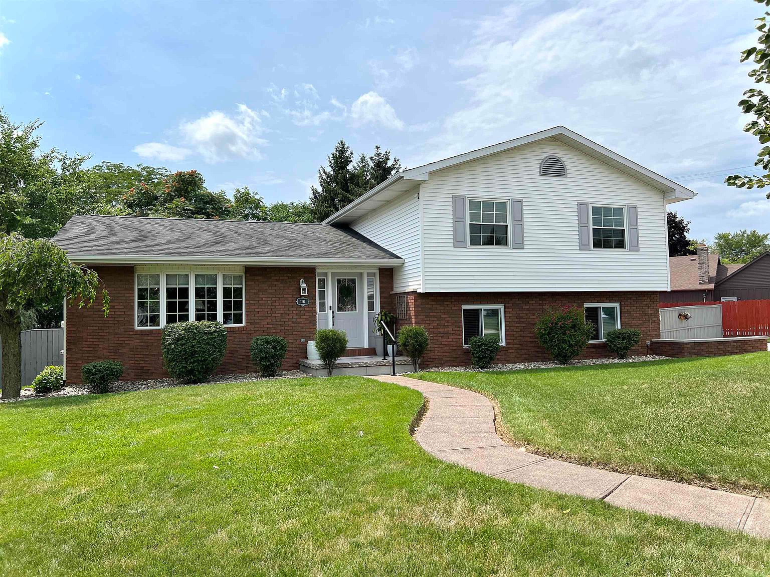 1217 Applewood Dr, Owosso, MI 48867 Zillow