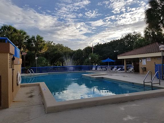 4th image of 15539 Miami Lakeway N APT 203