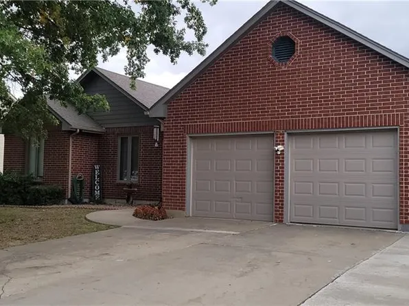 1621 Essex Dr, Warrensburg, MO 64093