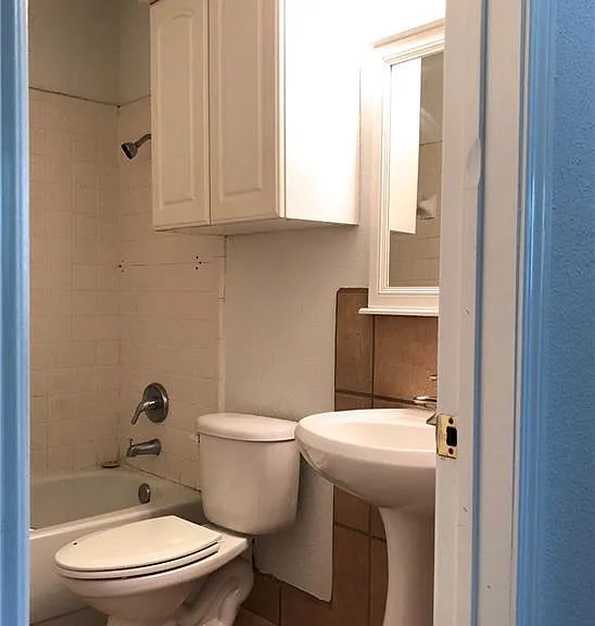 7001 Oak Meadow Cir #B — Photo 6