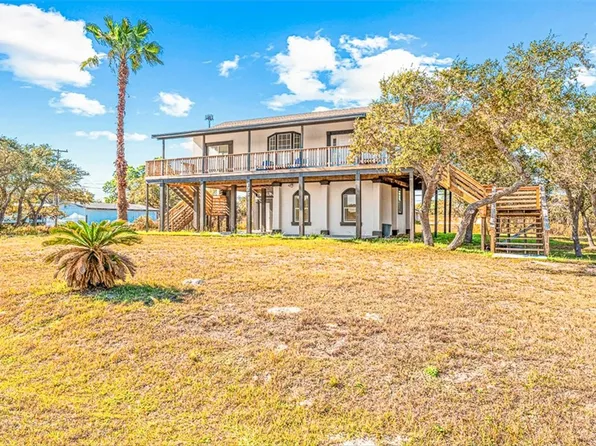 128 Saint Charles Loop W, Rockport, TX 78382