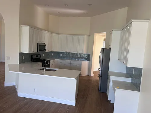 8992 Lakes Blvd Photo 1