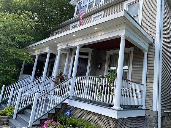 3rd image of 1050-1052 Oak St