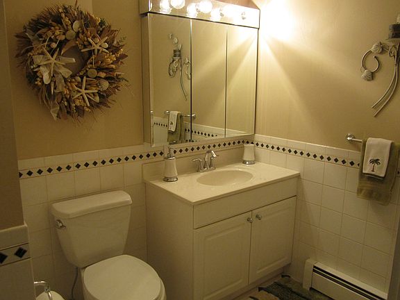 1st Floor Bathroom