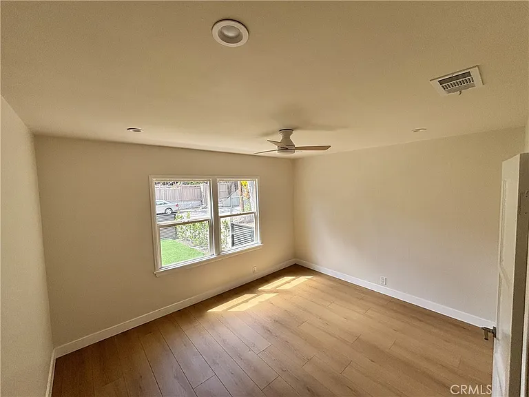 974 W 5th St — Photo 19