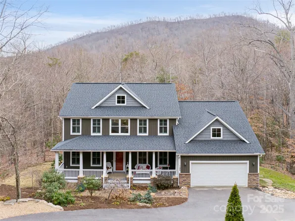 144 Woodburn Dr, Swannanoa, NC 28778