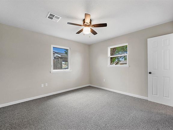 4th image of 2309 NW Woodridge Dr