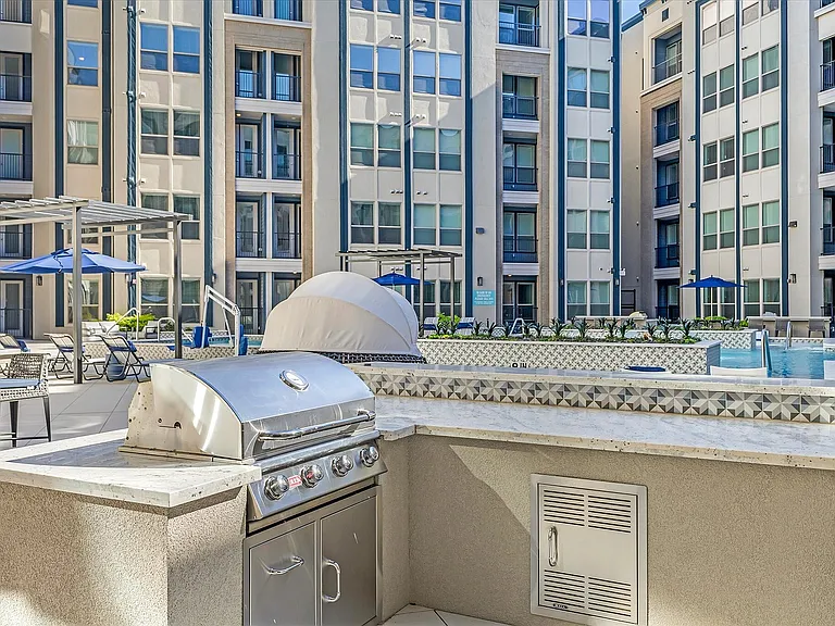 97-10 Crawford St-85