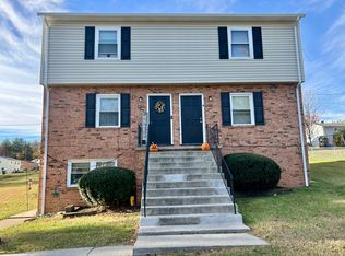 916 Pyrtle Dr #A-B, Salem, VA 24153