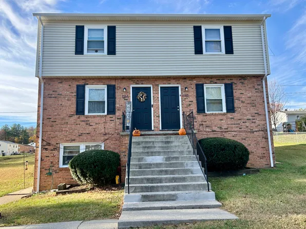916 Pyrtle Dr #A-b, Salem, VA 24153