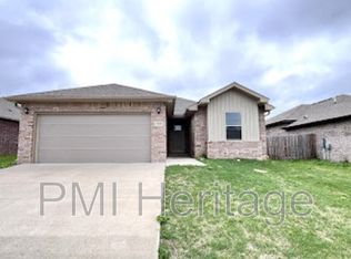 5909 Reynolds St, Maumelle, AR 72113