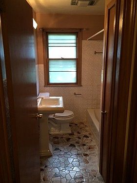 2nd image of 11621 Shady Oak Dr