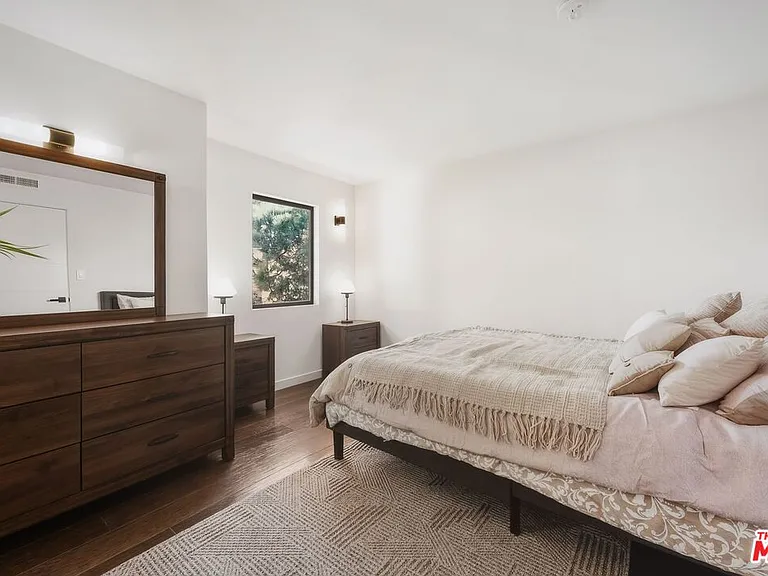 3601 Dixie Canyon Pl — Photo 20
