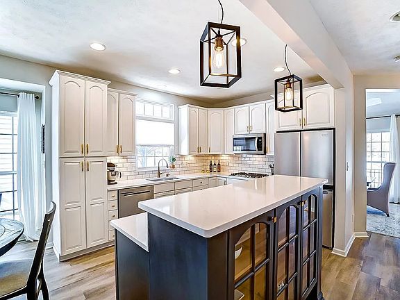 5th image of 9766 Cobblewood Ct