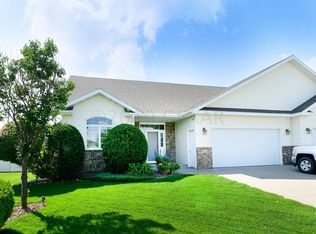 5654 Cypress Point Dr, Grand Forks, ND 58201