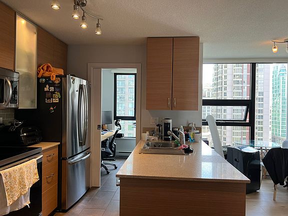 3rd image of 928 Homer St #1206