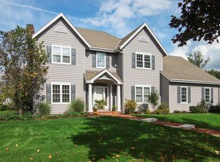 N47W7004 Windwood Dr, Cedarburg, WI 53012