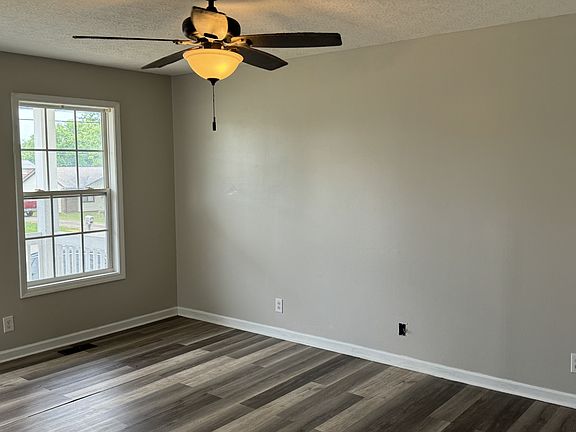 4th image of 121 E St