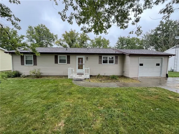 368 W 11th St, Neoga, IL 62447