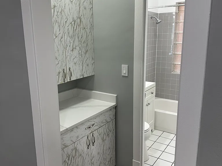 1712 N Nagle Ave #1 — Photo 14