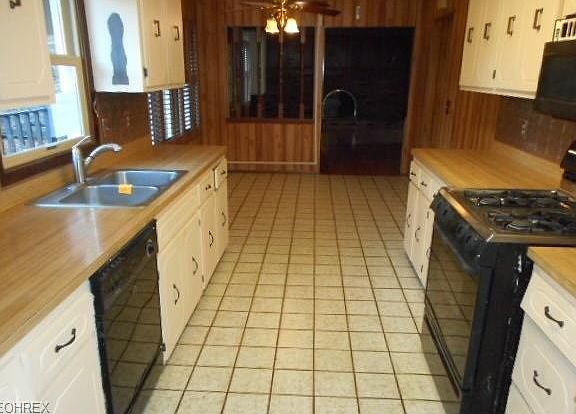 4th image of 8089 Maplegrove Ave