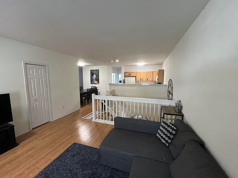 1021 Maiden Ln — Photo 5