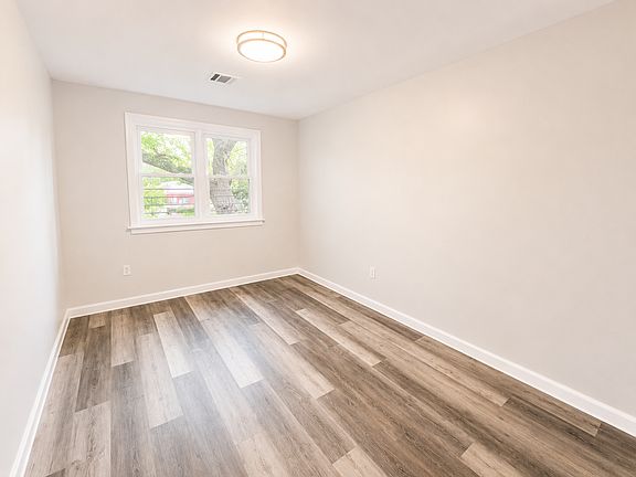 4th image of 378 Clinton Pl #2