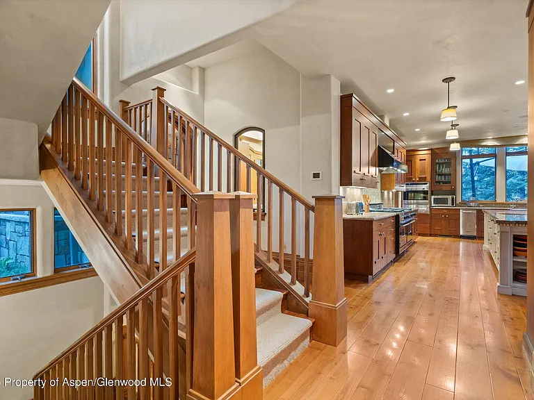 691 Pfister Dr — Photo 64