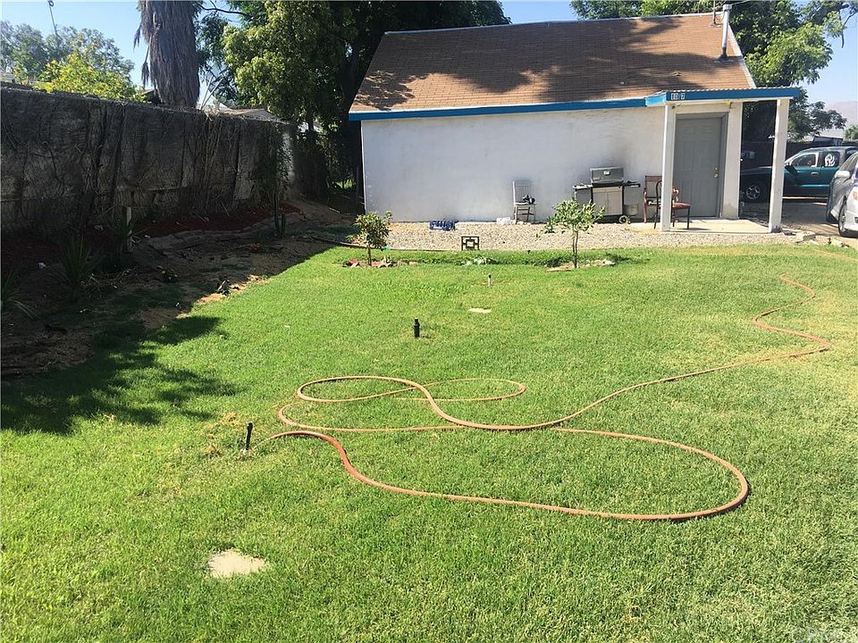 1st image of 1077 E Rialto Ave