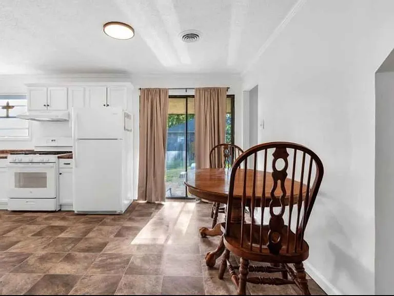 802 Benton St — Photo 7
