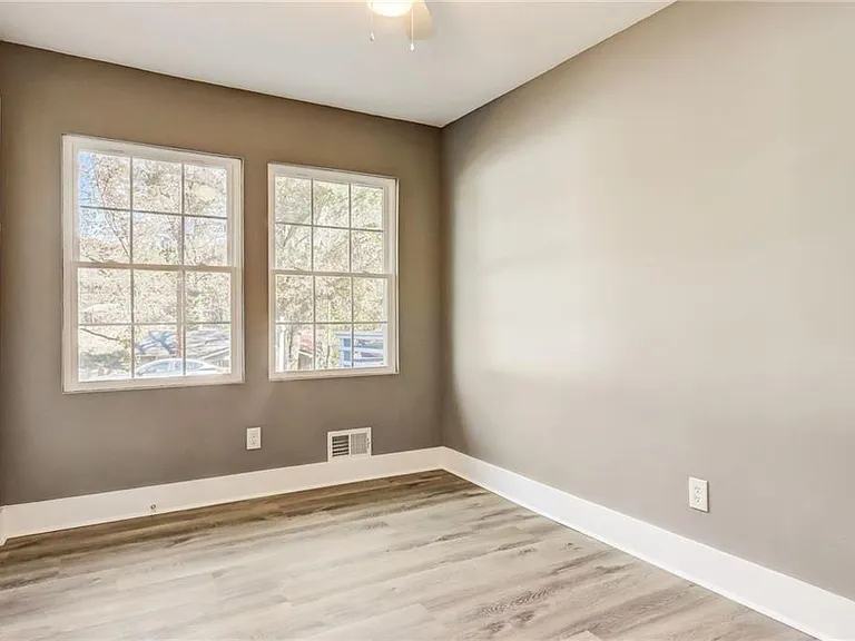 Elliott St NW — Photo 12