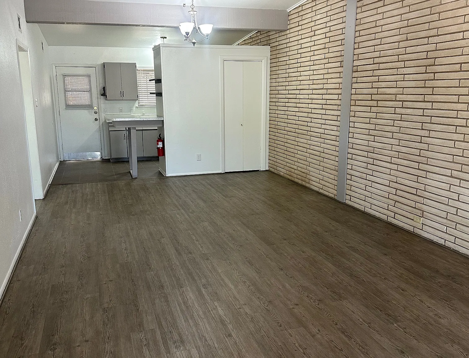 2 bed, 950 sqft, $1,050 — Photo 2
