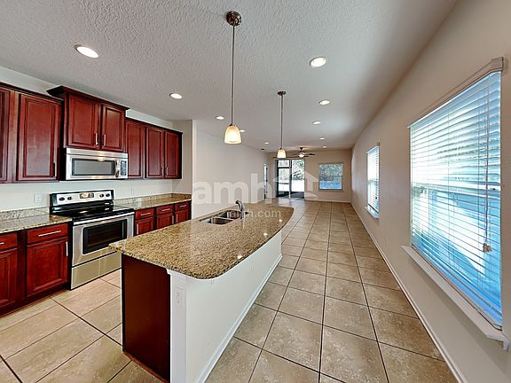 5th image of 556 Drysdale Dr