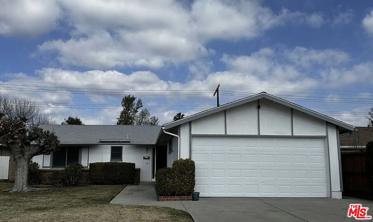 3 bed, 2.0 bath, 1160 sqft, $3,700 — Photo 1