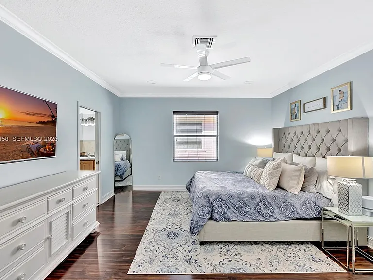 853 SW 11th Ct — Photo 25