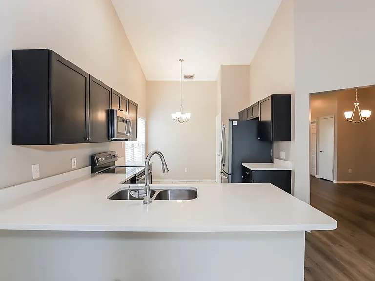 1011 Hardwood Dr — Photo 6