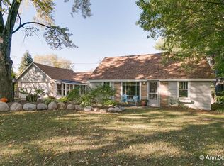 6945 Pine Island Dr NE, Comstock Park, MI 49321
