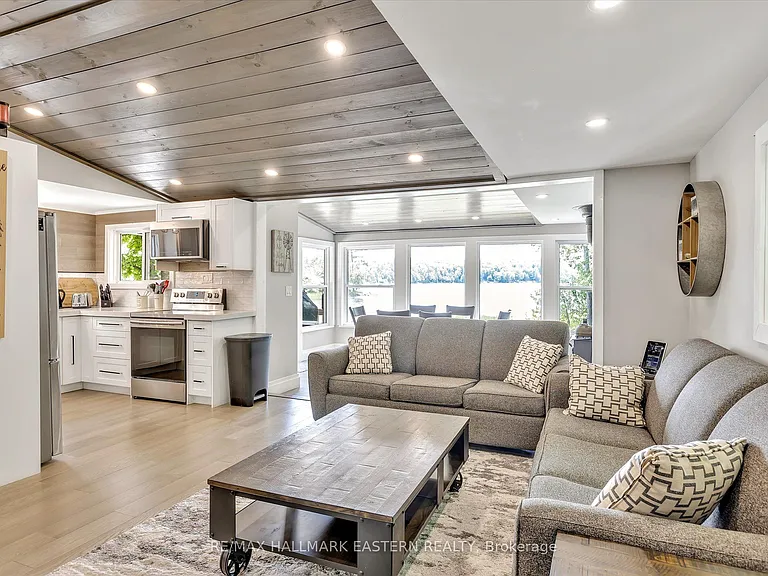 504 Pine Point Ln — Photo 10