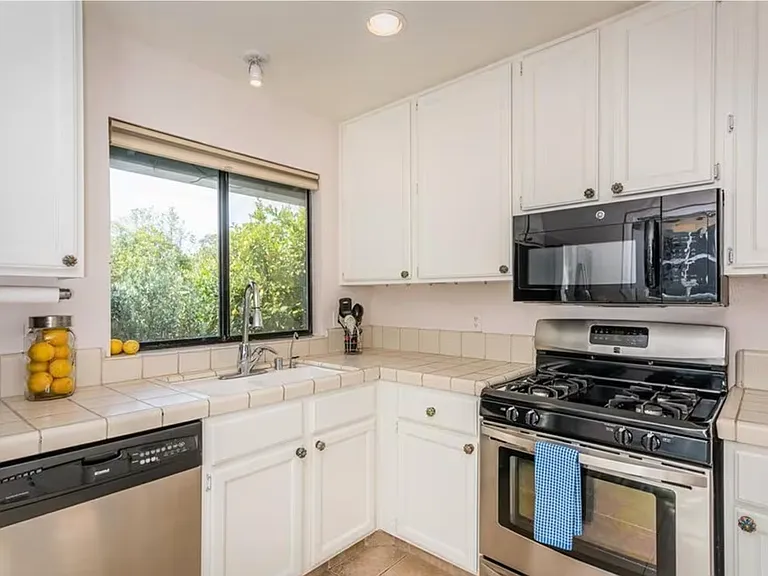 955 Felicia Way — Photo 13