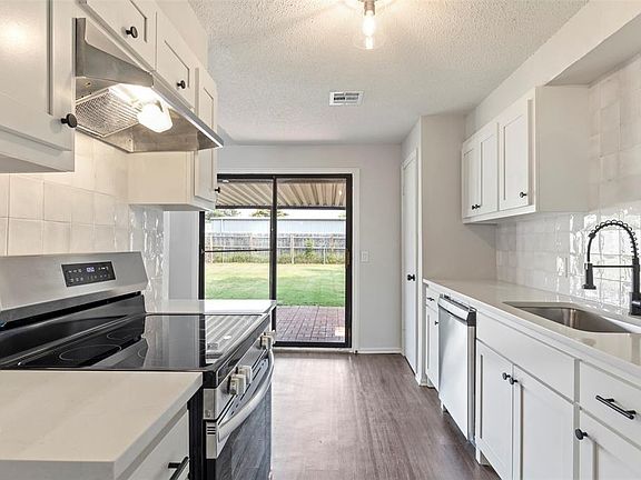 4th image of 4003 SE 14th Pl