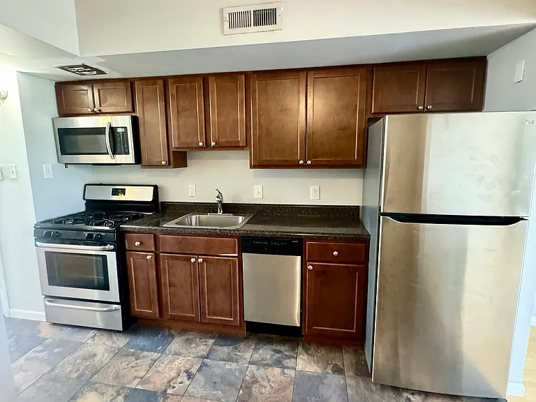 5225 Southwest Ave #206 — Photo 3