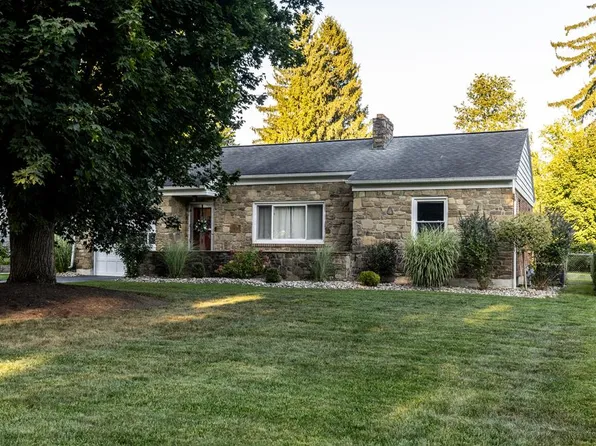 92 Country Club Dr, Elmira, NY 14905